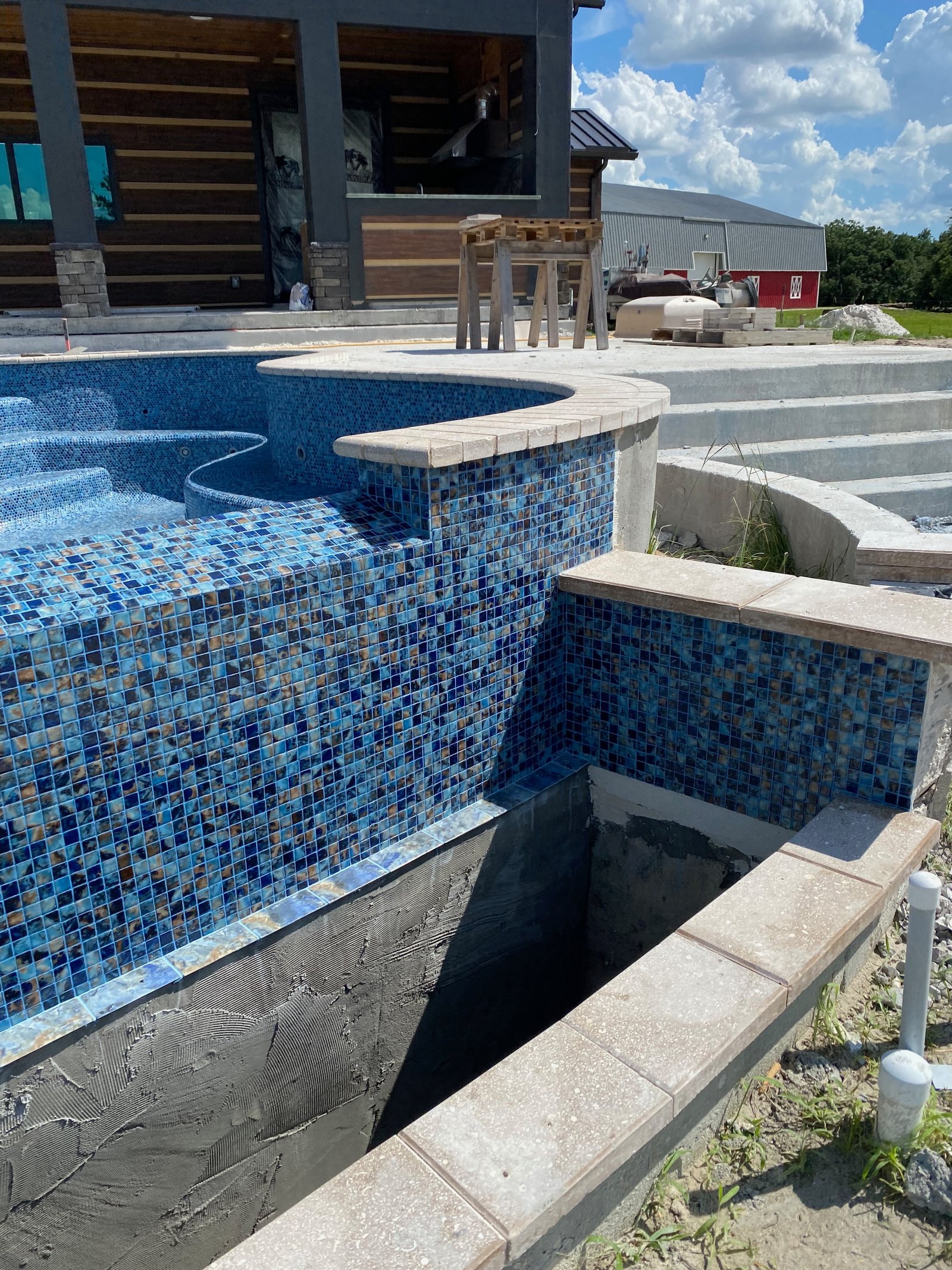 Negative-edge pool tile installation